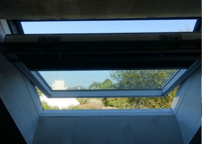 Okno dachowe wymagające poprawy izolacji