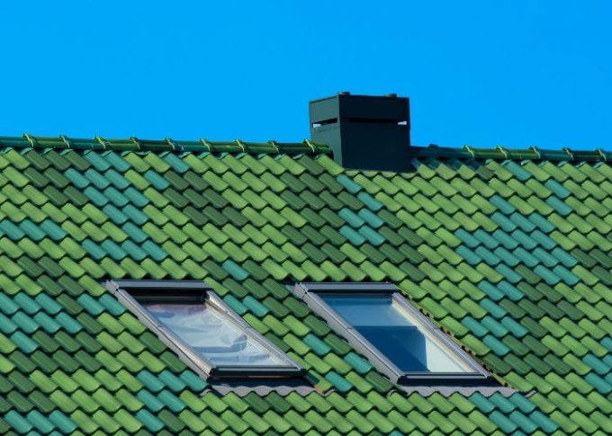 Rolety w oknach dachowym zapewniają ochronę przed słońcem